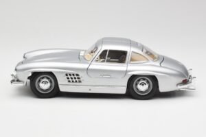 Mercedes 300 SL Argento Bburago 1:18 3013 Pressofusione — immagine 4 di 8