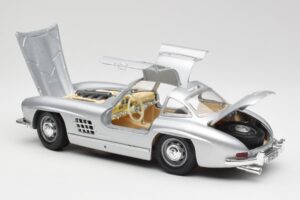 Mercedes 300 SL Argento Bburago 1:18 3013 Pressofusione — immagine 5 di 8