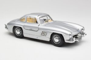 Mercedes 300 SL Argento Bburago 1:18 3013 Pressofusione — immagine 6 di 8