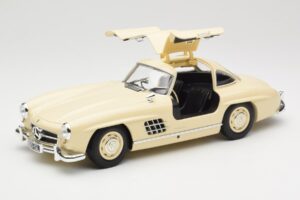 Mercedes 300 SL W198 Crema Minichamps 1:18 110037212 Pressofusione — immagine 2 di 8