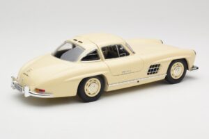 Mercedes 300 SL W198 Crema Minichamps 1:18 110037212 Pressofusione — immagine 3 di 8