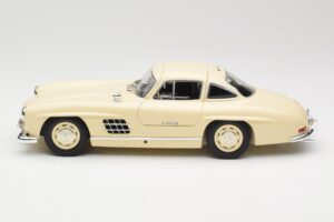 Mercedes 300 SL W198 Crema Minichamps 1:18 110037212 Pressofusione — immagine 4 di 8