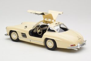 Mercedes 300 SL W198 Crema Minichamps 1:18 110037212 Pressofusione — immagine 5 di 8