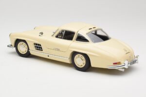 Mercedes 300 SL W198 Crema Minichamps 1:18 110037212 Pressofusione — immagine 7 di 8
