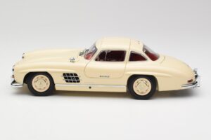 Mercedes 300 SL W198 Crema Con Interni Rossi Minichamps 1:18 180039002 Pressofusione — immagine 4 di 8