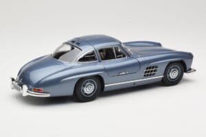 Mercedes 300 SL W198 Gullwing Light Blue Metallic Minichamps 1:18 110037220 Pressofusione — immagine 3 di 8