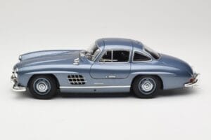 Mercedes 300 SL W198 Gullwing Light Blue Metallic Minichamps 1:18 110037220 Pressofusione — immagine 4 di 8