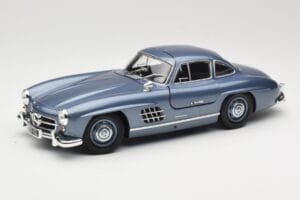 Mercedes 300 SL W198 Gullwing Light Blue Metallic Minichamps 1:18 110037220 Pressofusione