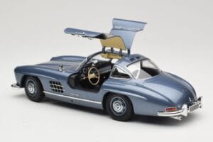 Mercedes 300 SL W198 Gullwing Light Blue Metallic Minichamps 1:18 110037220 Pressofusione — immagine 5 di 8