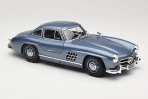 Mercedes 300 SL W198 Gullwing Light Blue Metallic Minichamps 1:18 110037220 Pressofusione — immagine 6 di 8