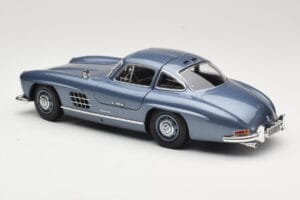 Mercedes 300 SL W198 Gullwing Light Blue Metallic Minichamps 1:18 110037220 Pressofusione — immagine 7 di 8