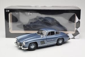 Mercedes 300 SL W198 Gullwing Light Blue Metallic Minichamps 1:18 110037220 Pressofusione — immagine 8 di 8