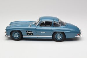Mercedes 300 SL W198 Azzurro Minichamps 1:18 180039007 Pressofusione — immagine 4 di 8