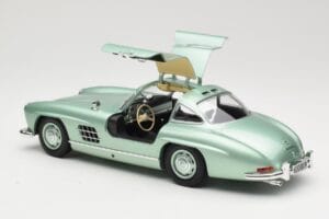 Mercedes 300 SL W198 Gullwing Light Green Metallic Minichamps 1:18 110037221 Pressofusione — immagine 5 di 8