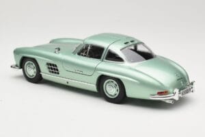 Mercedes 300 SL W198 Gullwing Light Green Metallic Minichamps 1:18 110037221 Pressofusione — immagine 7 di 8