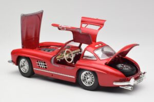Mercedes 300 SL W198 Red Metallic Bburago 1:18 3013-M1 Pressofusione — immagine 5 di 8