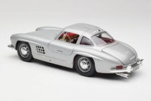 Mercedes 300 SL W198 Gullwing Silver Grigio Bburago 1:18 3513 Pressofusione — immagine 7 di 8