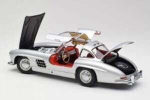 Mercedes 300 SL W198 Gullwing Argento Metallizzato Minichamps 1:18 B66040379 Pressofusione — immagine 5 di 8