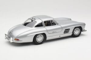 Mercedes 300 SL W198 Gullwing Argento Minichamps 1:18 110037210 Pressofusione — immagine 3 di 8