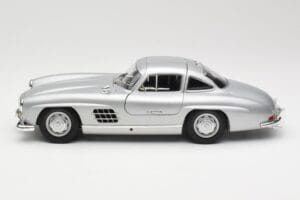 Mercedes 300 SL W198 Gullwing Argento Minichamps 1:18 110037210 Pressofusione — immagine 4 di 8