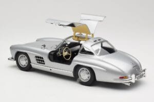Mercedes 300 SL W198 Gullwing Argento Minichamps 1:18 110037210 Pressofusione — immagine 5 di 8