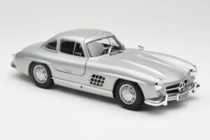 Mercedes 300 SL W198 Gullwing Argento Minichamps 1:18 110037210 Pressofusione — immagine 6 di 8