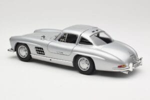 Mercedes 300 SL W198 Gullwing Argento Minichamps 1:18 110037210 Pressofusione — immagine 7 di 8