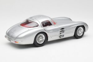 Mercedes 300 SLR Uhlenhaut Coupé Argento Maisto 1:18 536898 Pressofusione — immagine 3 di 8