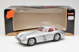 Mercedes 300 SLR Uhlenhaut Coupé Argento Maisto 1:18 536898 Pressofusione — immagine 8 di 8