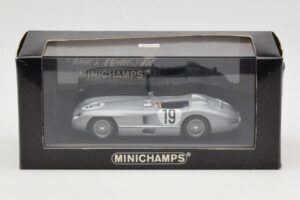 Mercedes 300 SLR #19 J.M. Fangio / S. Moss 24 Hours of Le Mans 1955 Minichamps 1:43 B66040253 Pressofusione — immagine 4 di 4