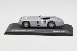Mercedes 300 SLR #19 J.M. Fangio / S. Moss 24 Hours of Le Mans 1955 Minichamps 1:43 B66040253 Pressofusione