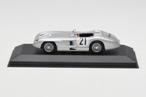 Mercedes 300 SLR #21 K. Kling / A. Simon 24 Hours of Le Mans 1955 Minichamps 1:43 432553021 Pressofusione