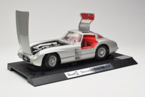 Mercedes 300 SLR Argento Revell 1:12 08851 Pressofusione — immagine 2 di 8