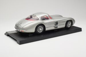 Mercedes 300 SLR Argento Revell 1:12 08851 Pressofusione — immagine 3 di 8
