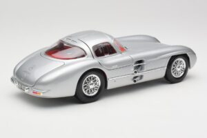 Mercedes 300 SLR Uhlenhaut Coupe Argento Maisto 1:18 36898 Pressofusione — immagine 3 di 8