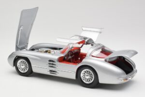 Mercedes 300 SLR Uhlenhaut Coupe Argento Maisto 1:18 36898 Pressofusione — immagine 5 di 8