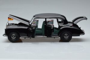 Mercedes 300 W186 Konrad Adenauer Norev 1:18 183707 Pressofusione — immagine 4 di 9