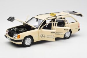 Mercedes 300D S124 T-Model Avorio Chiaro Taxi Edizione Dealer Norev 1:18 B66040702 Pressofusione — immagine 2 di 8