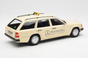 Mercedes 300D S124 T-Model Avorio Chiaro Taxi Edizione Dealer Norev 1:18 B66040702 Pressofusione — immagine 3 di 8