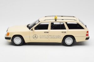 Mercedes 300D S124 T-Model Avorio Chiaro Taxi Edizione Dealer Norev 1:18 B66040702 Pressofusione — immagine 4 di 8