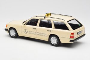 Mercedes 300D S124 T-Model Avorio Chiaro Taxi Edizione Dealer Norev 1:18 B66040702 Pressofusione — immagine 7 di 8