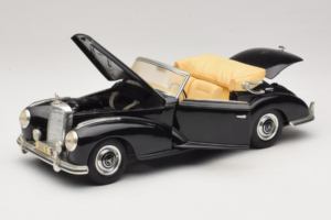 Mercedes 300S Nero Maisto 1:18 52116-P1 Pressofusione — immagine 2 di 8