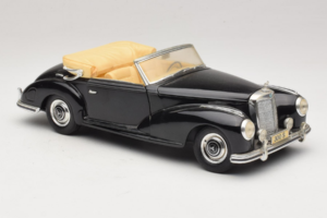Mercedes 300S Nero Maisto 1:18 52116-P1 Pressofusione — immagine 6 di 8
