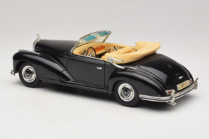 Mercedes 300S Nero Maisto 1:18 52116-P1 Pressofusione — immagine 7 di 8