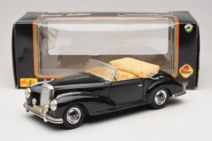 Mercedes 300S Nero Maisto 1:18 52116-P1 Pressofusione — immagine 8 di 8