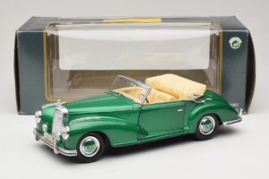 Mercedes 300S Cabriolet Green Metallic Maisto 1:18 52116 Pressofusione — immagine 7 di 7