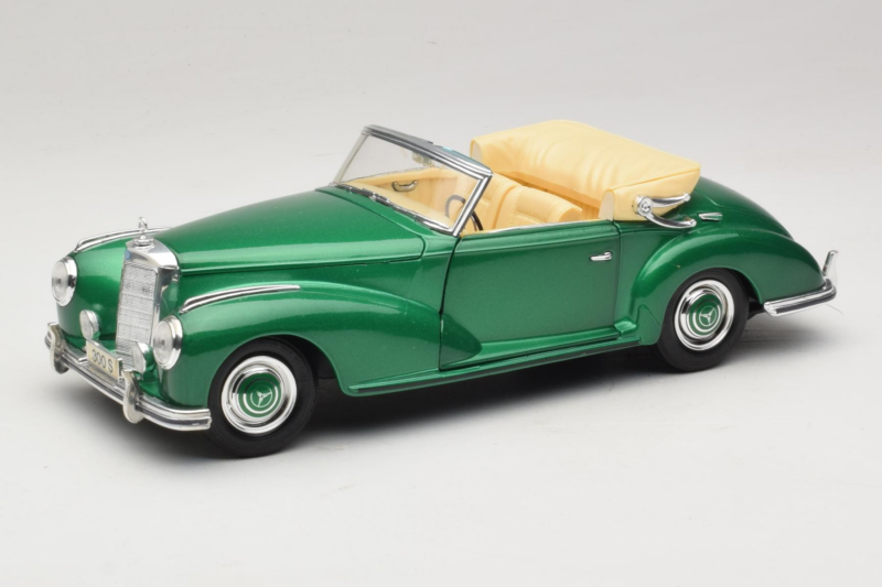 Mercedes 300S Cabriolet Green Metallic Maisto 1:18 52116 Pressofusione