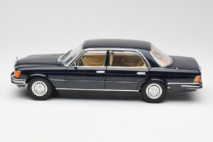 Mercedes 450 SEL 6.9 W116 Blu Scuro Revell 1:18 8956 Pressofusione — immagine 4 di 8