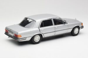 Mercedes 450 SEL 6.9 W116 Argento Revell 1:18 8955 Pressofusione — immagine 3 di 8