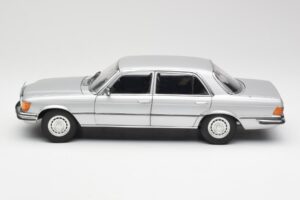 Mercedes 450 SEL 6.9 W116 Argento Revell 1:18 8955 Pressofusione — immagine 4 di 8